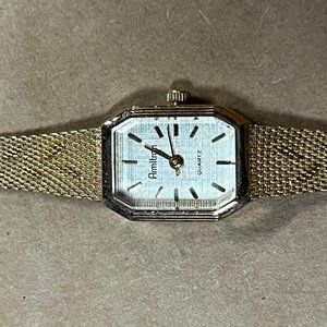 Armitron Elegant Ladies Luxhury Wrist watch Gold New Battery Works!